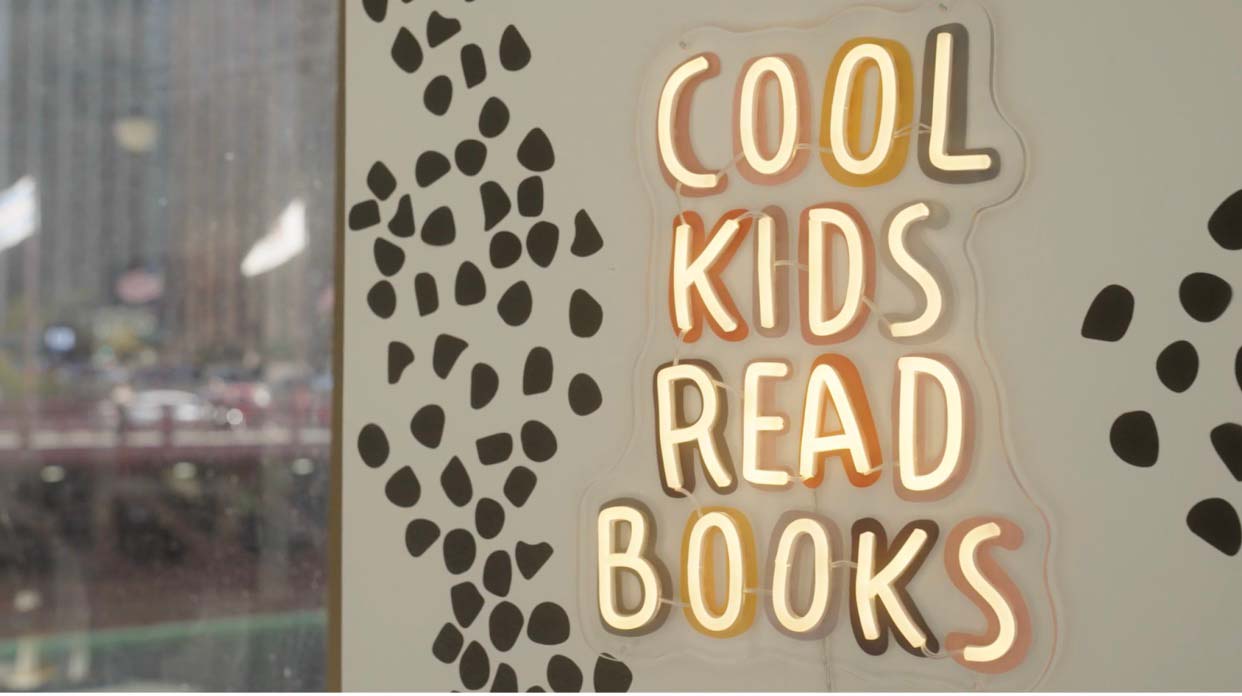 'Cool Kids Read Books' LED sign.