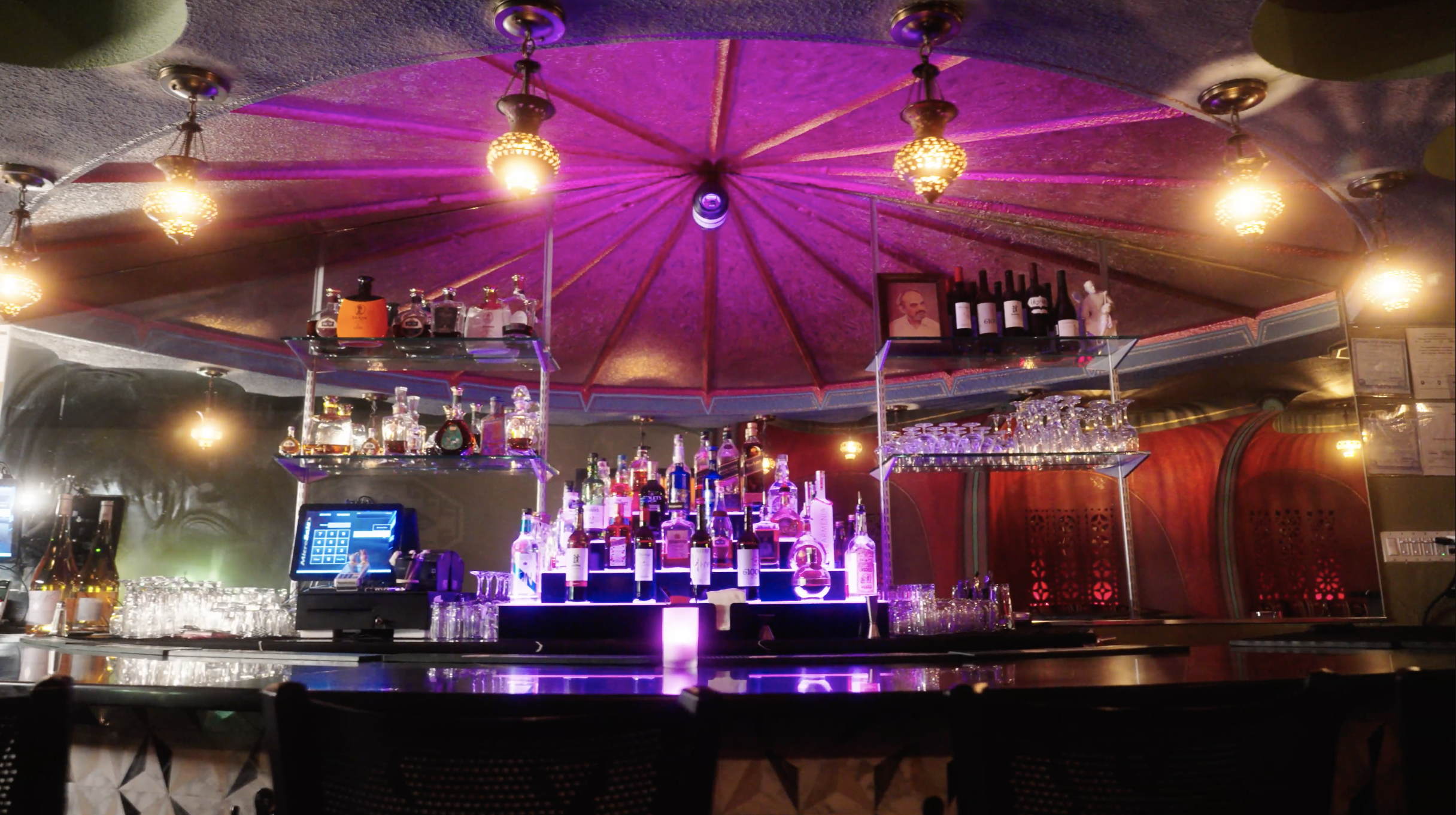 dynamic vibe in the restaurant
